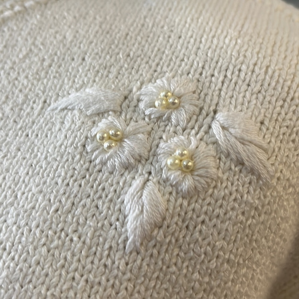 VINTAGE LIZ CLAIBORNE FLORAL EMBROIDERED BEADED KNIT SWEATER IVORY WHITE SIZE 8P - Picture 4 of 15